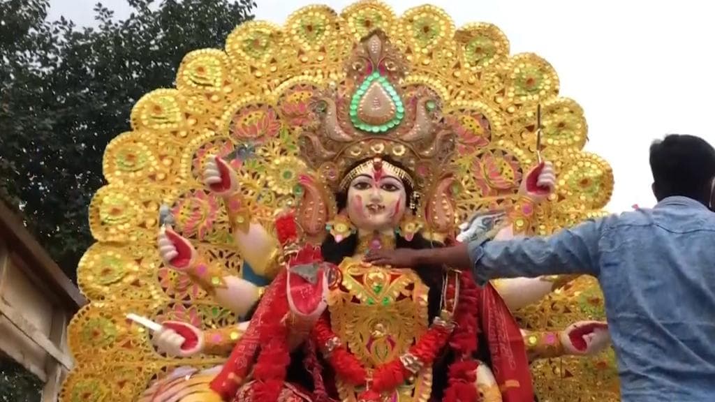 Bijaya Dashami: সকাল থেকেই বিসর্জনের সুর, চোখের জলে মা দুর্গাকে বিদায় জানানোর পালা