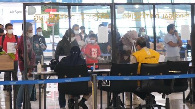 लंदन से दिल्ली पहुंचे 700 पैसेंजर्स को 10 दिन के लिए भेजा Quarantine सेंटर, IGI पर सभी का हुआ RT-PCR