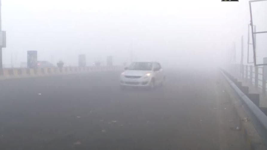 दिल्ली में सर्दी और कोहरे का कहर बढ़ा, 1.1 डिग्री तक गिरा तापमान