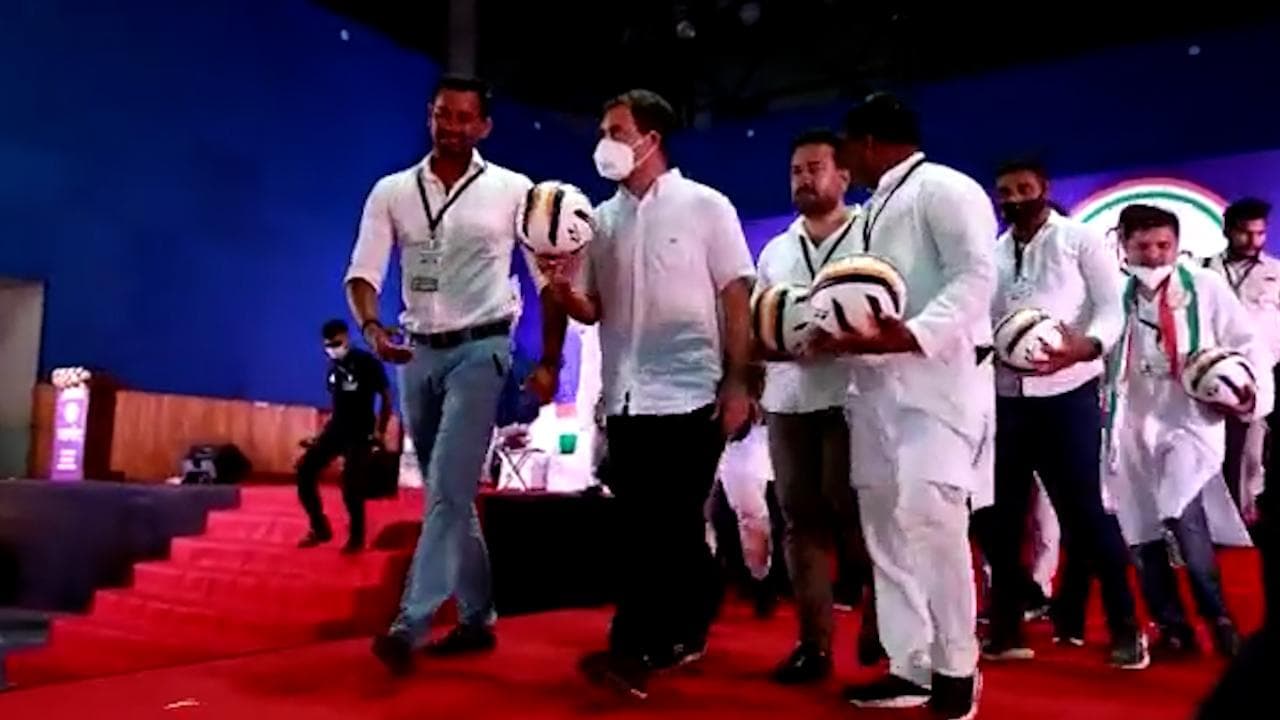 Rahul in Goa: फुटबॉल को किक मारते दिखे राहुल, वीडियो शेयर कर बोले- आइए गोवा के नए युग की शुरुआत करें!