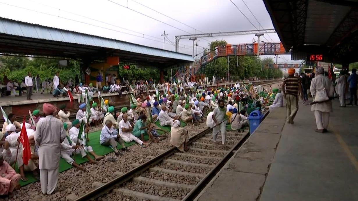 Rail roko program: সংযুক্ত কিষাণ মোর্চার 'রেল রোকো'তে ব্যাপক প্রভাব দেশে, বাতিল ৪৩টি ট্রেন