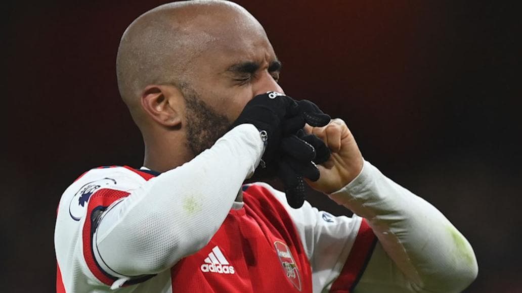 Premier League: Late own goal helps Arsenal beat Wolverhampton 2-1