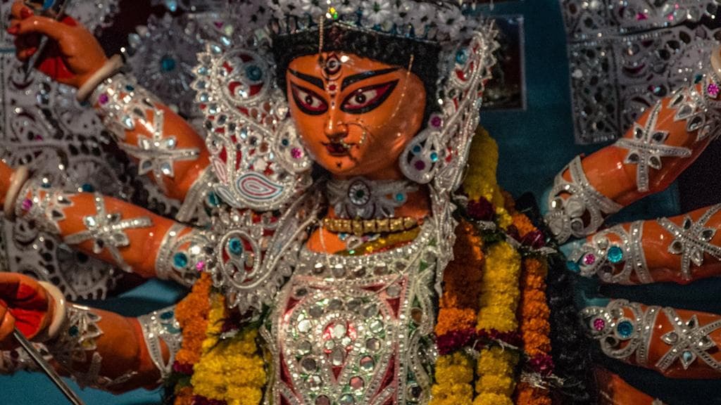 Kolkata's First Puja: কলকাতায় প্রথম কার হাত ধরে শুরু হয় দুর্গাপুজা, জানেন কি?