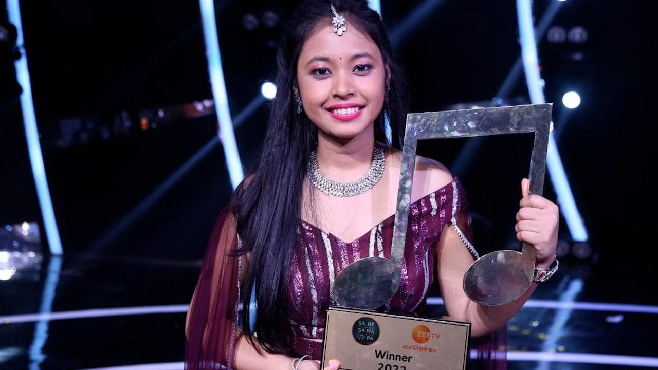 Neelanjana Ray lifts 'Sa Re Ga Ma Pa' winner trophy, takes home ₹10 lakh