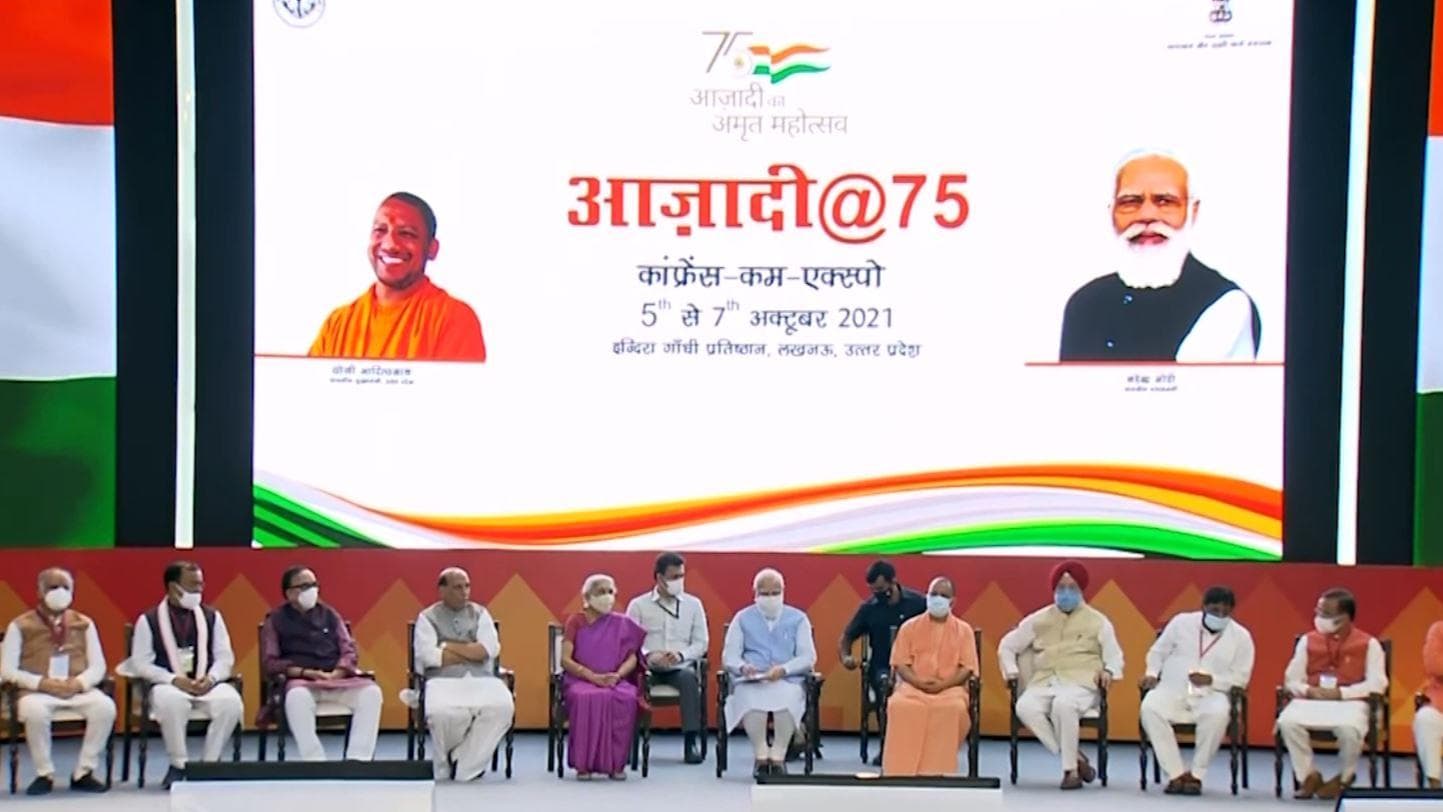 Lucknow पहुंचे PM मोदी लखीमपुर पर ‘मौन’, 75 हजार लाभार्थियों को सौंपी घर की चाबी 