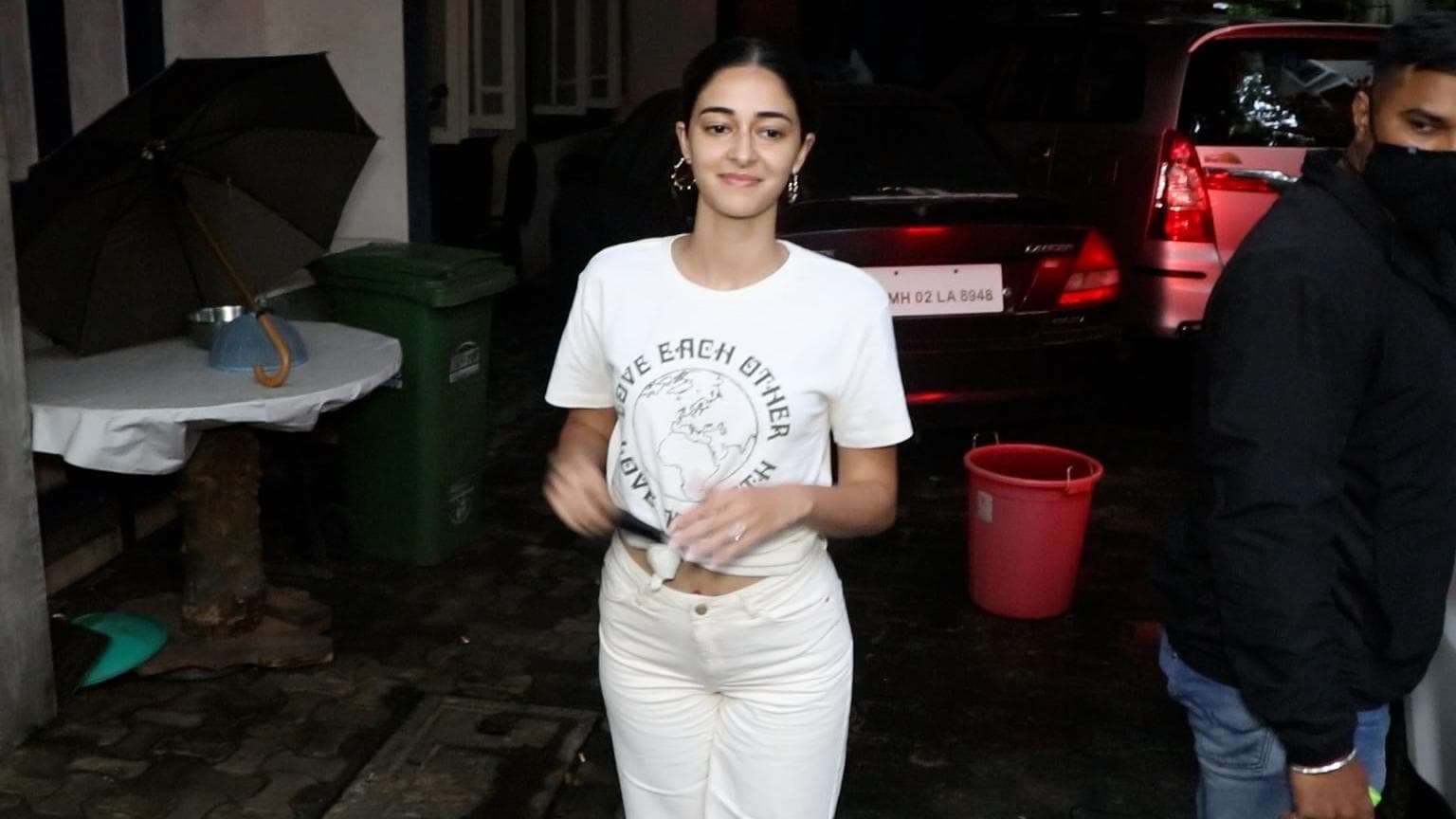 Ananya Panday: আরিয়ানকে মাদক দেননি, জেরার মুখে দাবি অনন্যার; সোমবার ফের তলব করল NCB