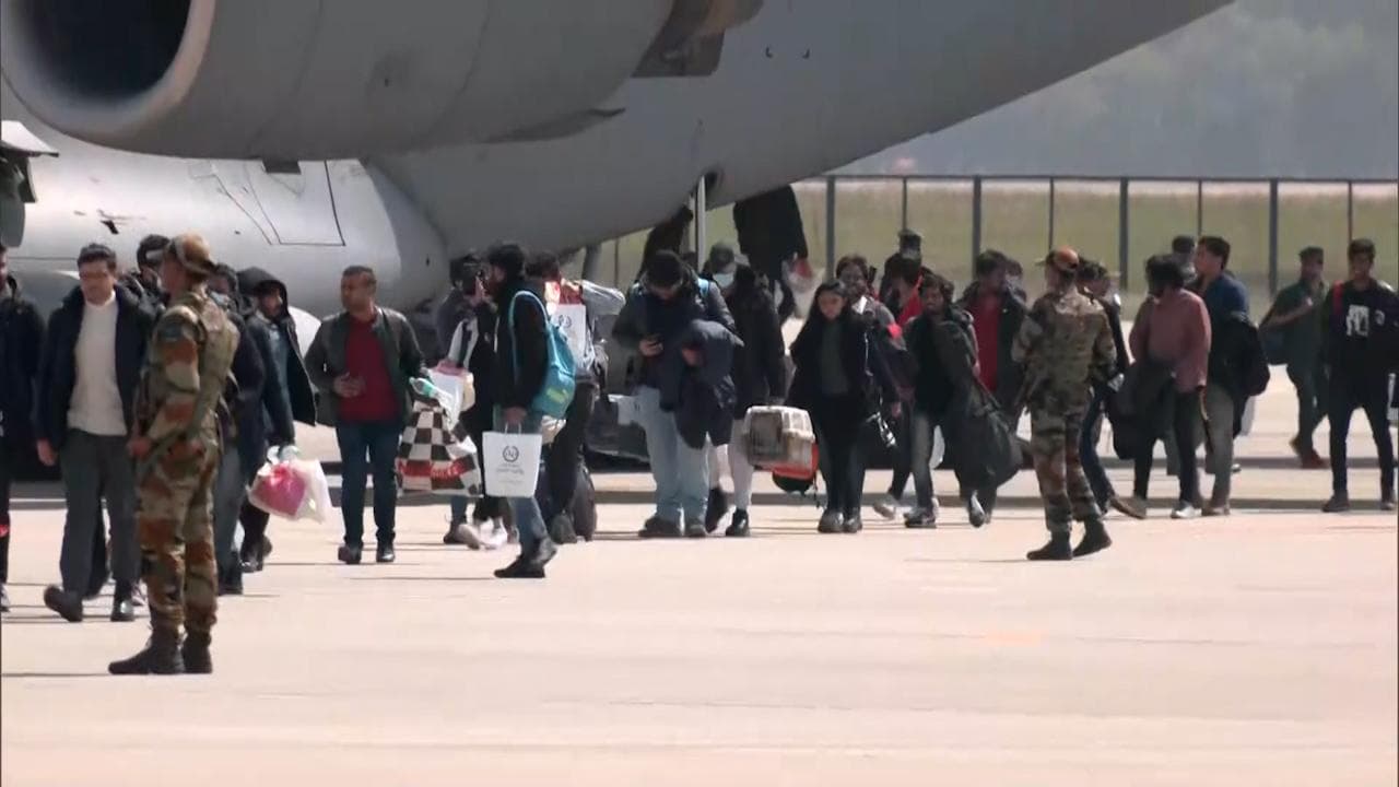 Ukraine crisis: সুমিতে আটকে পড়া ৭০০ ভারতীয় পড়ুুয়া ফিরলেন দেশে, স্বস্তিতে পরিজনরা