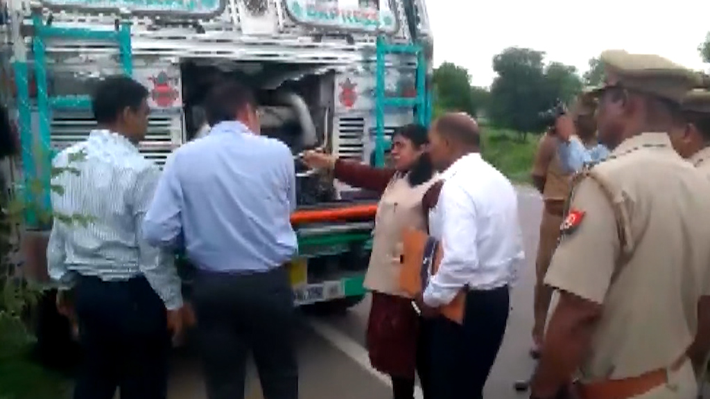 उन्नाव रेप केस के आरोपी MLA से जेल में कौन कौन मिला ?