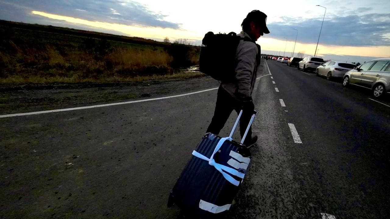 Ukraine war: Actor Sean Penn walks miles on foot to Polish border to flee Ukraine
