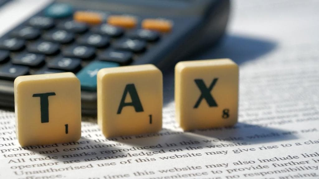 Tax on Gift: উৎসবের মরশুমে উপহার পাচ্ছেন! নির্দিষ্ট অঙ্ক পেরোলেই দিতে হবে ট্যাক্স