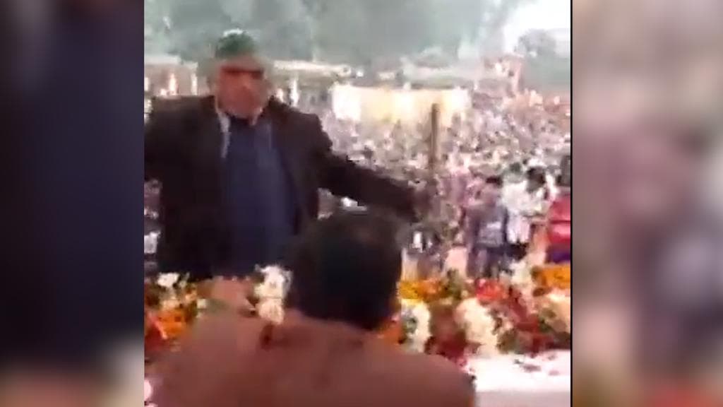 UP Election 2022: বিজেপি বিধায়কের গালে কষিয়ে চড় বৃদ্ধের, ভাইরাল ভিডিয়ো নিয়ে আক্রমণ বিরোধীদেরও 