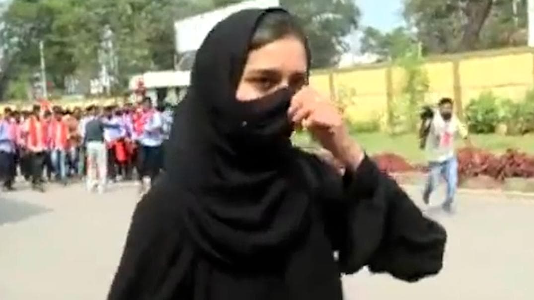 Karnataka Hijab Controversy: হিজাব বিতর্কে মুখ খুললেন কর্নাটকের ছাত্রী, হিন্দু বন্ধুদের পাশে থাকার দাবি