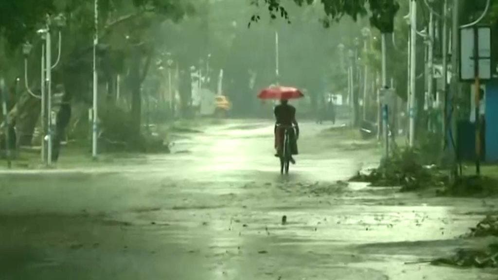 Bengal Weather: মহালয়াতেও আকশের মুখ ভার, থাকছে বৃষ্টির সম্ভবনা