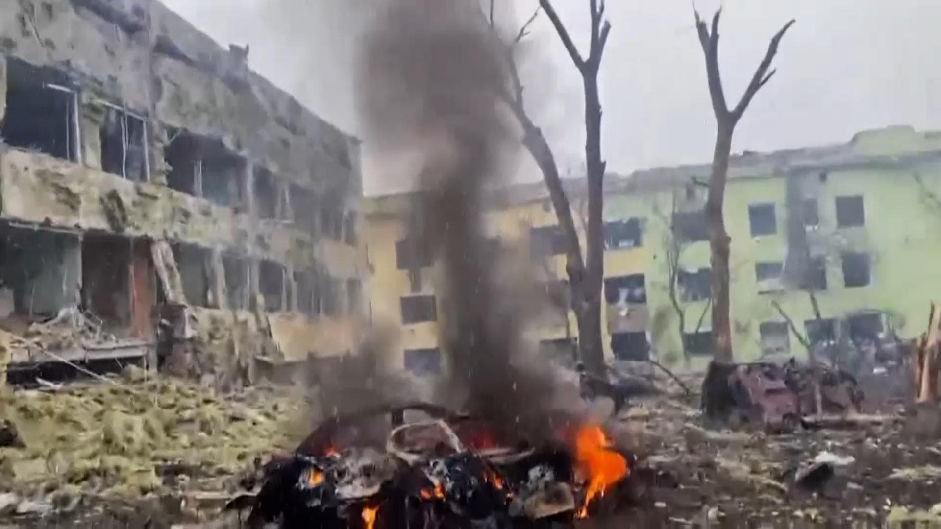 Ukraine: Russian strike hits children's hospital in Mariupol