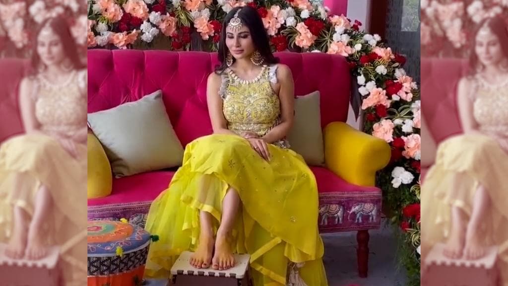 Mouni Roy marriage: আজ মৌনীর বিয়ে, মেহেন্দি অনুষ্ঠানের ছবি ভাইরাল সোশ্যাল মিডিয়ায়
