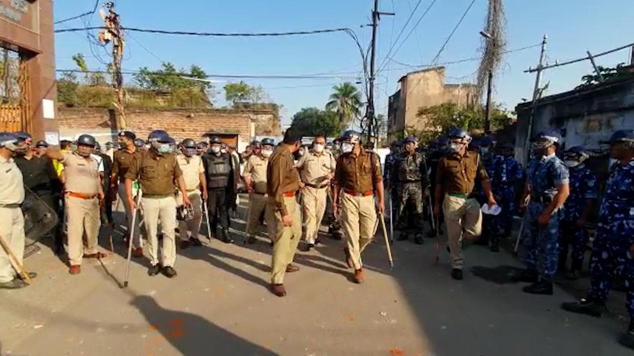 Asansol Municipal Election: পুরভোটের দিন দফায় দফায় উত্তপ্ত আসানসোল, পুলিশের সামনেই চলল বোমাবাজি