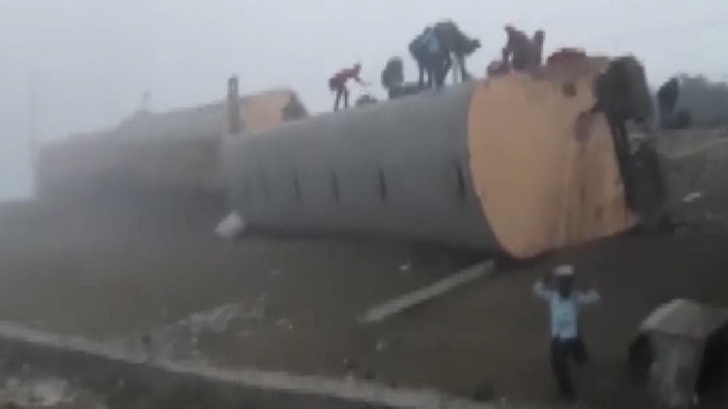 3 dead as Guwahati-Bikaner Express derails in West Bengal