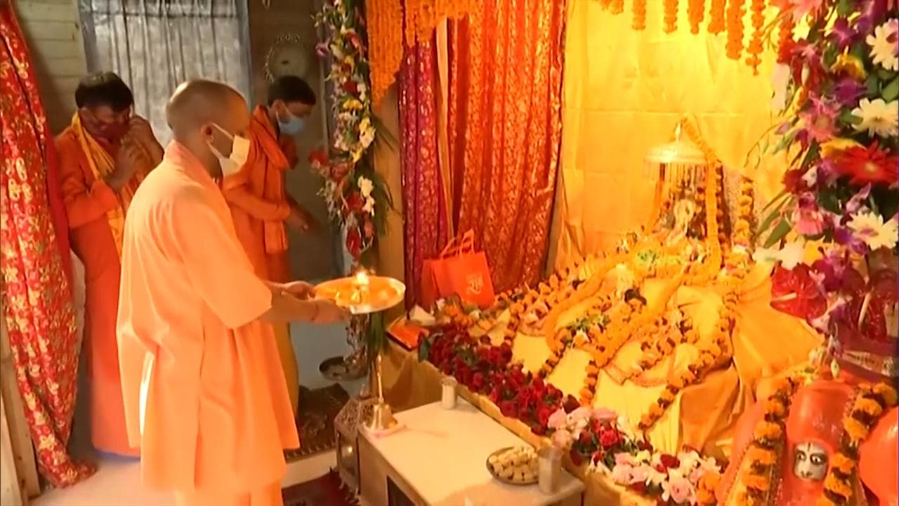 Diwali: CM योगी ने किए रामलला के दर्शन, हनुमानगढ़ी में श्रद्धालुओं की भीड़