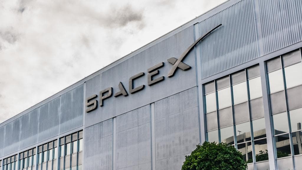 SpaceX reports 132 cases of Covid-19 at rocket factory in California that employs 6000