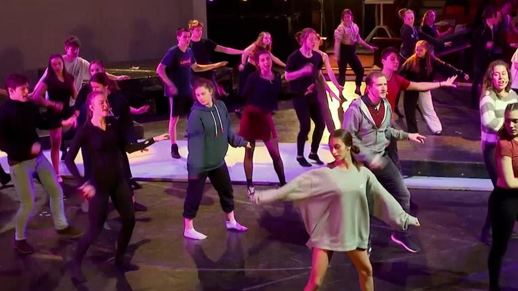 Ukraine War: যুদ্ধ যেন সার্কাস, উদ্বাস্তু-শিবিরে ট্র্যাপিজের খেলায় ইউক্রেনের কৈশোর-যৌবন 