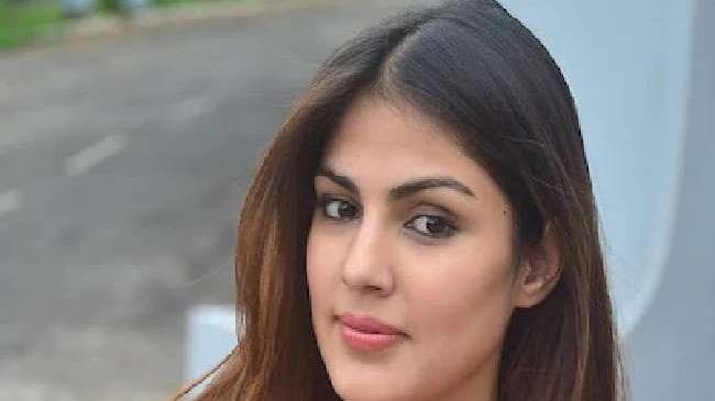 Bigg Boss 15: रिया चक्रवर्ती हुईं स्टूडियो के बाहर स्पॉट, शो में हिस्सा लेने की चर्चाएं जोरों पर