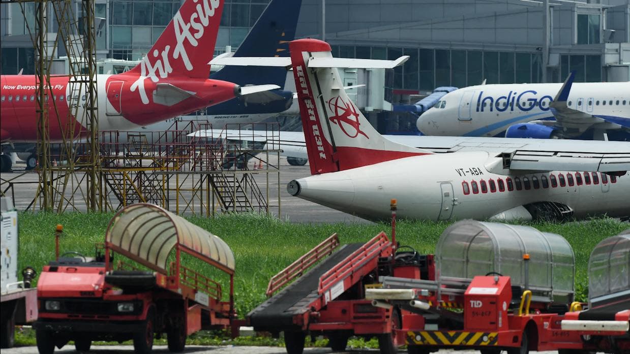 Covid restrictions in Bengal: ব্রিটেনের বিমানে নিষেধাজ্ঞা, দিল্লি-মুম্বই থেকে উড়ান সপ্তাহে দু’দিন