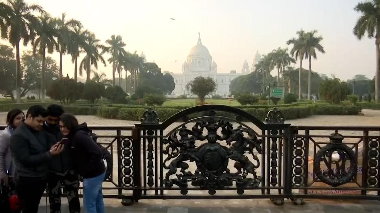 Weather Update: কালীপুজো মিটতেই শহরে হিমেল হাওয়া, কুয়াশার চাদর জানান দিচ্ছে শীতের আর দেরি নেই