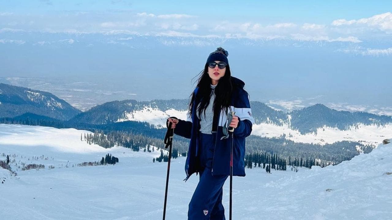 Sara Ali Khan कश्मीर की वादियों में बिता रही हैं छुट्टियां, फोटोज में लग रही हैं बेहद क्यूट