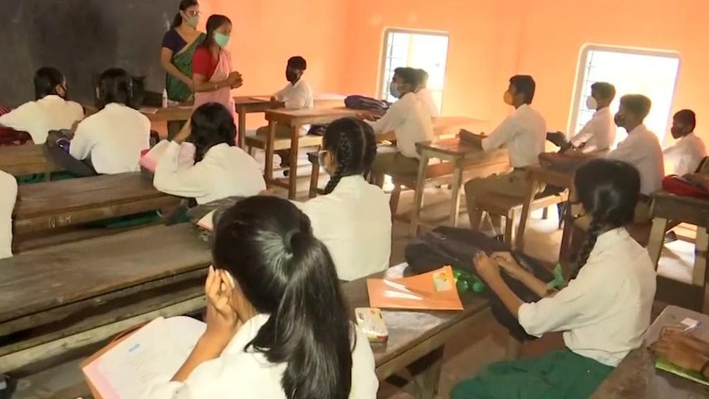 Bratya Basu: স্কুল খুললেও বাধ্যতামূলক নয় হাজিরা, জানিয়ে দিলেন ব্রাত্য