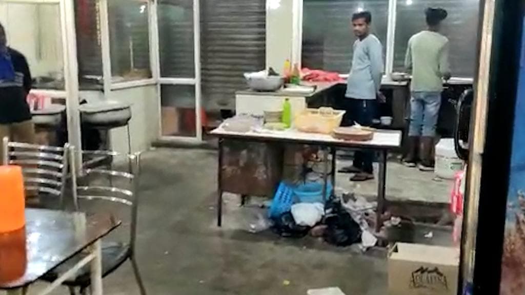 West Bengal Lockdown: করোনা-বিধি ভেঙে চলছে রেস্তোরাঁ, গোপন সূত্রে খবর পেয়ে অভিযান পুলিশের