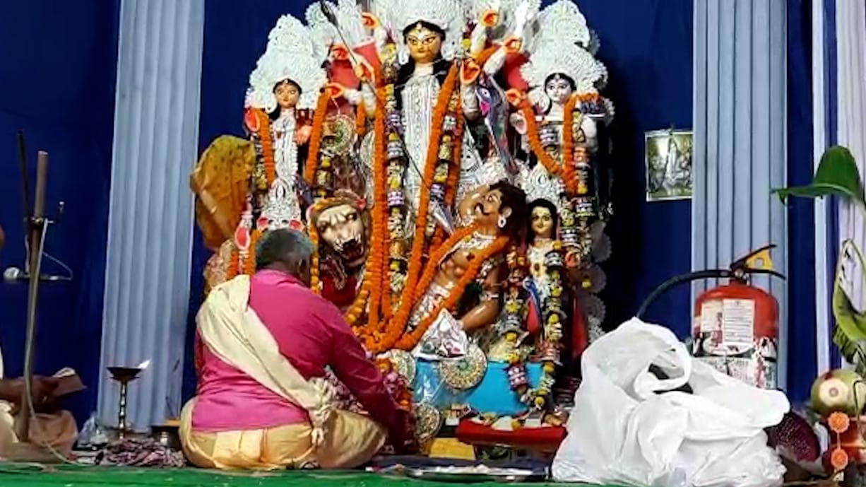 Sunshine Green Complex Puja: নবমীতে উৎসবে মাতোয়ারা বাংলা, সানসাইন গ্রীন কমপ্লেক্সে ধরা পড়ল সেই ছবি