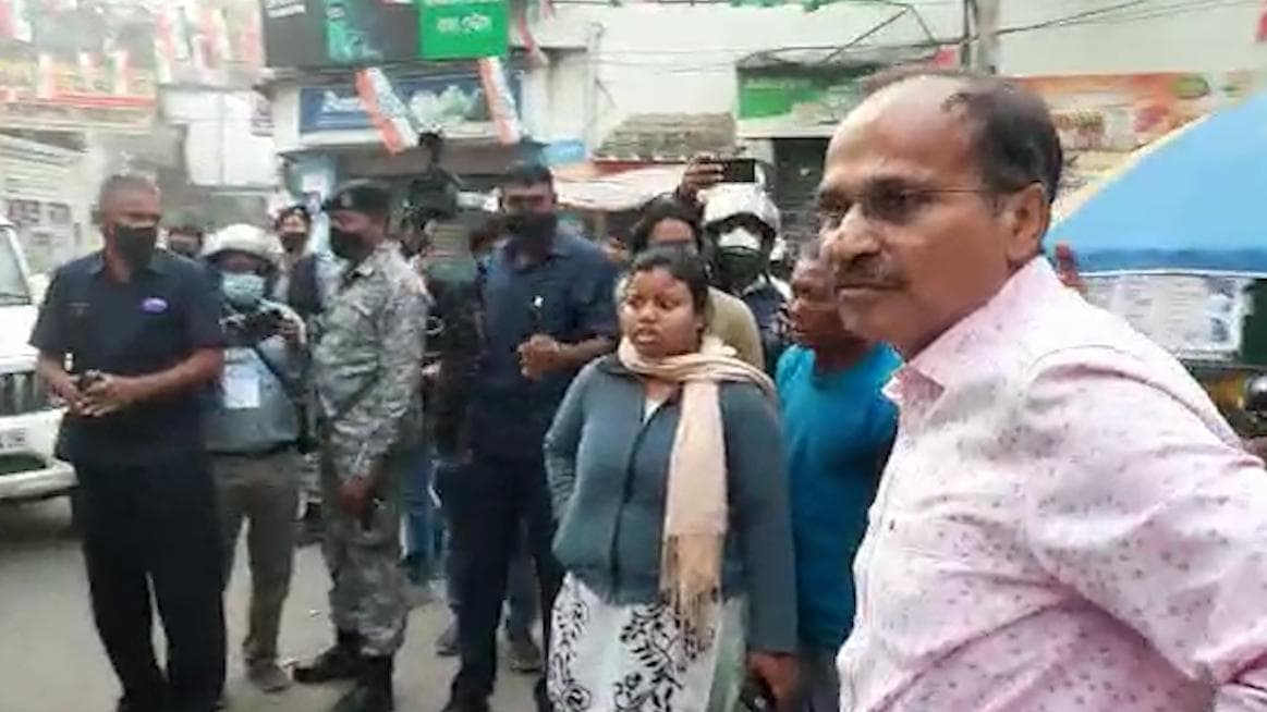 West Bengal Municipal Election: বহরমপুরে কংগ্রেসের এজেন্টদের হুমকি, বুথে গেলেন অধীর চৌধুরী