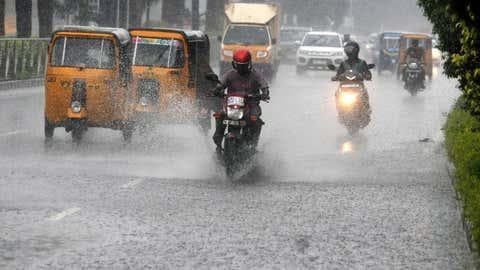 Kerala Rain: केरल में फिर भारी बारिश और बाढ़ का खतरा, 6 जिलों में मौसम विभाग ने जारी किया ऑरेंज अलर्ट