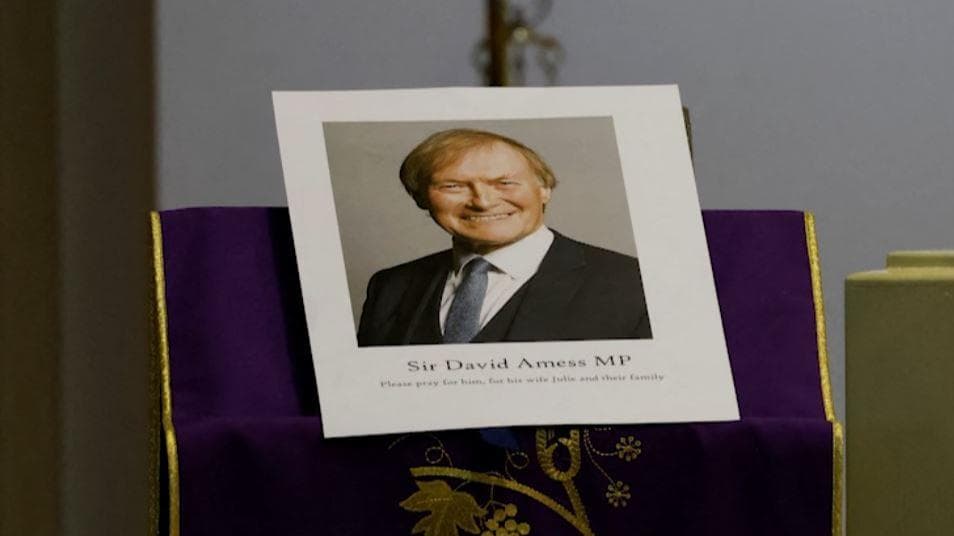 Britain: कंजर्वेटिव पार्टी के सांसद डेविड एमेस की चाकू मारकर हत्या, हमलावर गिरफ्तार
