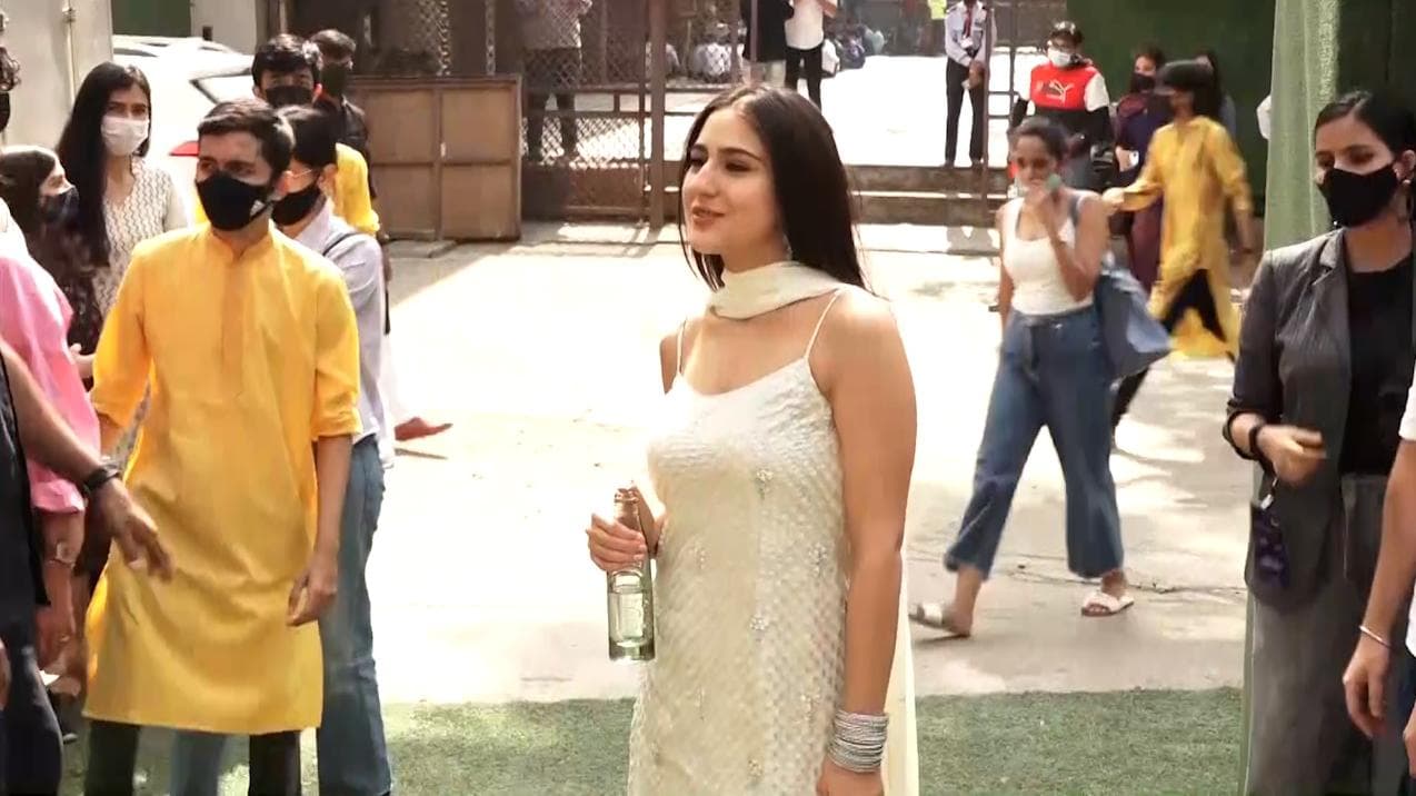 Sara Ali Khan : বাস্তব জীবনে কেমন সঙ্গী চান সারা আলি খান? জেনে নিন...