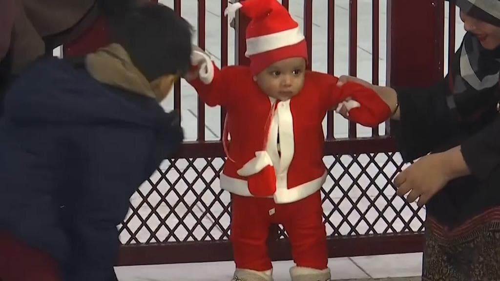 Christmas: ওমিক্রনের আতঙ্ক পেরিয়ে বড়দিন পালন করল গোটা দেশ