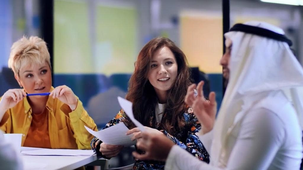 वाह...! UAE में नए साल का तोहफा, सरकारी दफ्तरों में अब हफ्ते में ढाई दिन की छुट्टी 