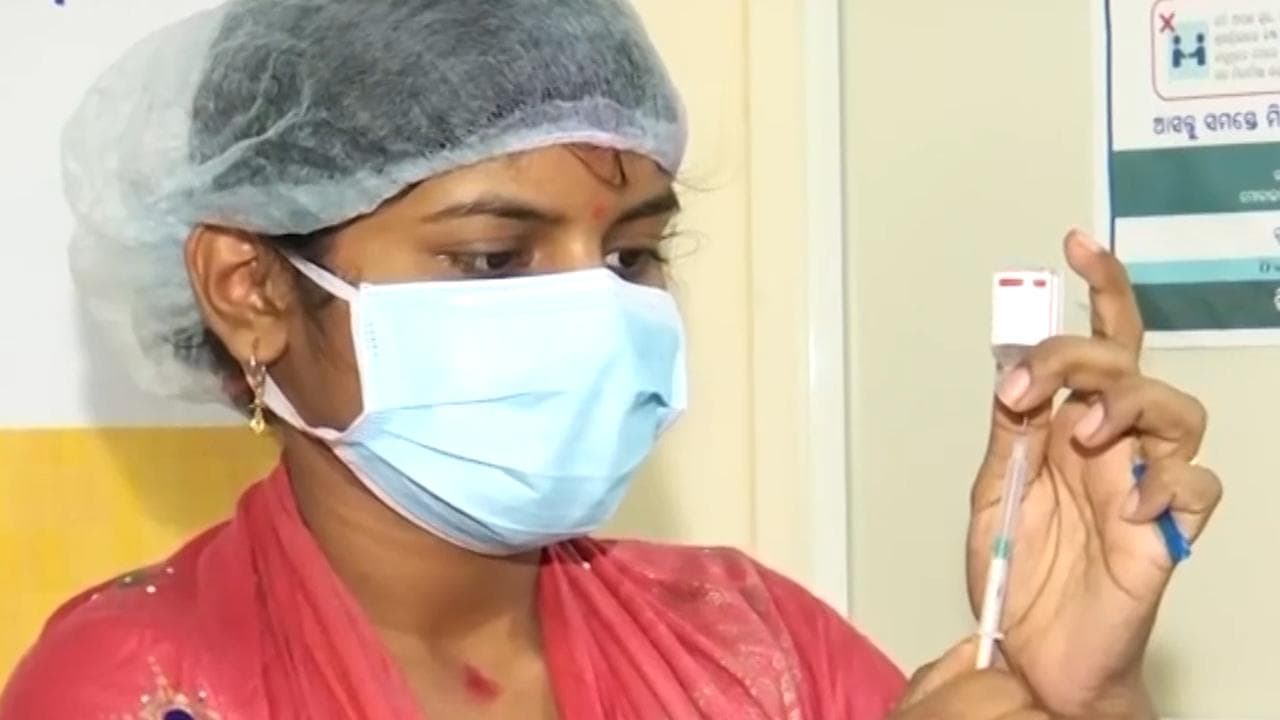 Booster dose: সরাসরি টিকাকেন্দ্রে গেলেই মিলবে বুস্টার ডোজ, আর কী বলল সরকার?