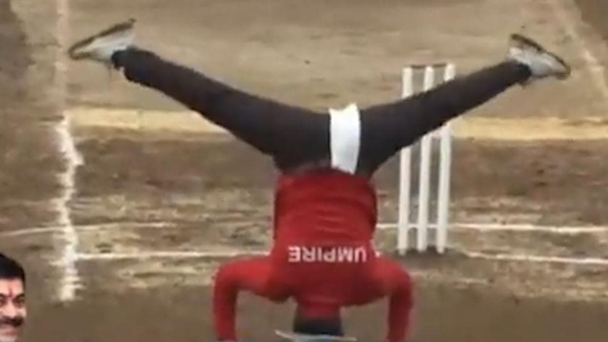 मैदान पर अंपायर की कलाकारी ने लूटी महफिल, वीडियो देख नहीं रुकेगी हंसी