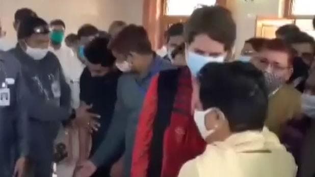 Mayawati से मिलने उनके घर पहुंचीं प्रियंका गांधी, BSP सुप्रीमो की मां के निधन पर जताया शोक