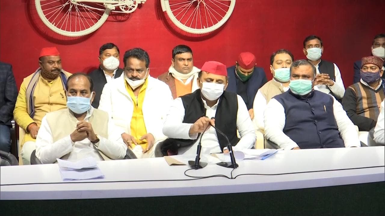 UP Elections 2022| Dara Singh Chauhan, former BJP leader, joins Samajwadi Party, 