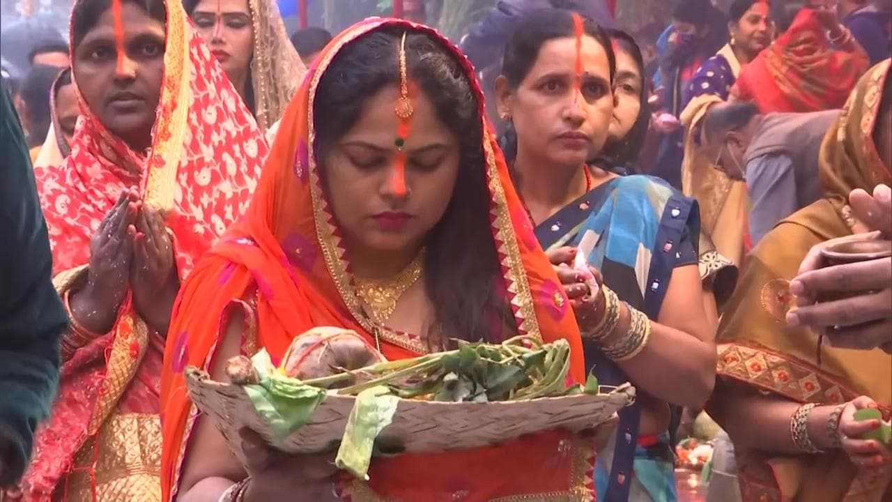 Chhath Puja 2021: उगते सूर्य को अर्घ्य के साथ छठ महापर्व खत्म, दिल्ली से पटना तक दिखा अद्भुत नजारा