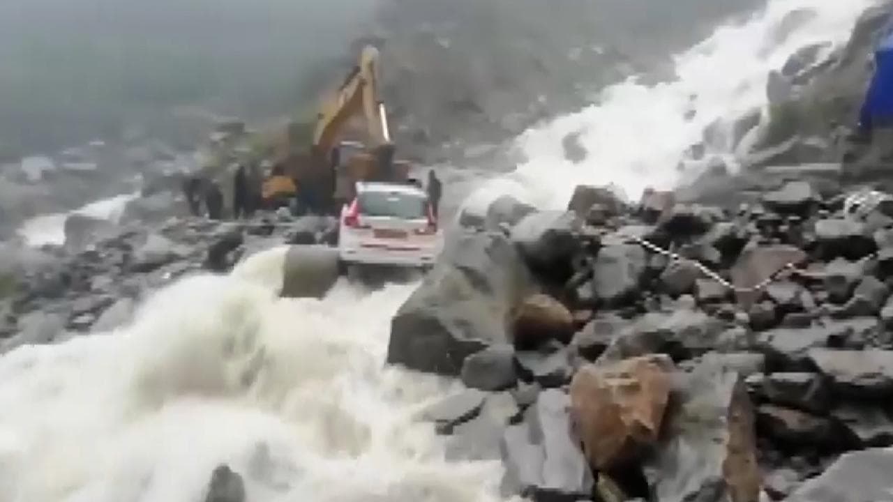 Uttarakhand Rains: भारी बारिश से जनजीवन अस्त व्यस्त, तस्वीरों में दिखा कुदरत का कहर