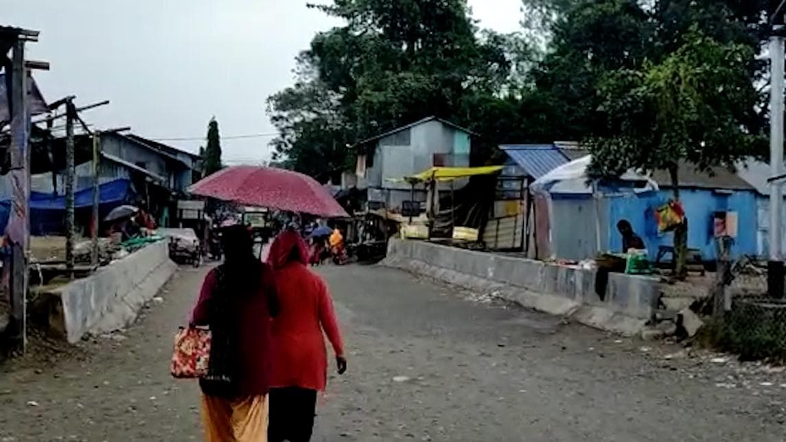 Rainfall in Dooars : বুধবার বৃষ্টিতে ভিজল ডুয়ার্স, নামল পারদ; জবুথবু অবস্থা ডুয়ার্সবাসীর  