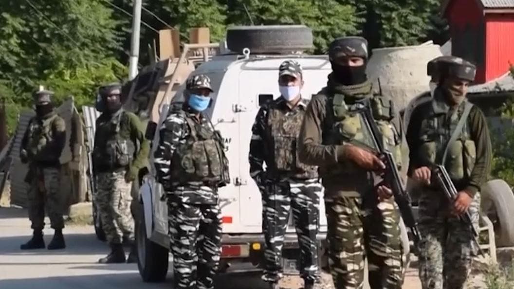 J&K Encounter: जम्मू-कश्मीर के पुलवामा में मुठभेड़, सुरक्षा बलों ने एक आतंकी को किया ढेर
