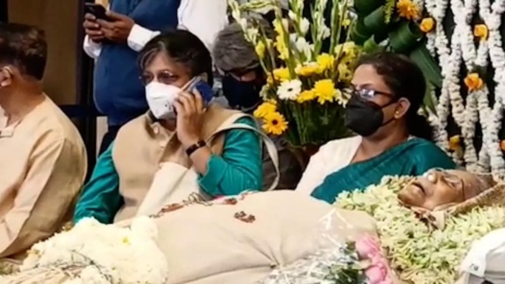 Sandhya Mukherjee: কলকাতায় পৌঁছলেন মুখ্যমন্ত্রী, কেওড়াতলা মহাশ্মশানে চলছে সন্ধ্যার শেষকৃত্যের প্রস্তুতি