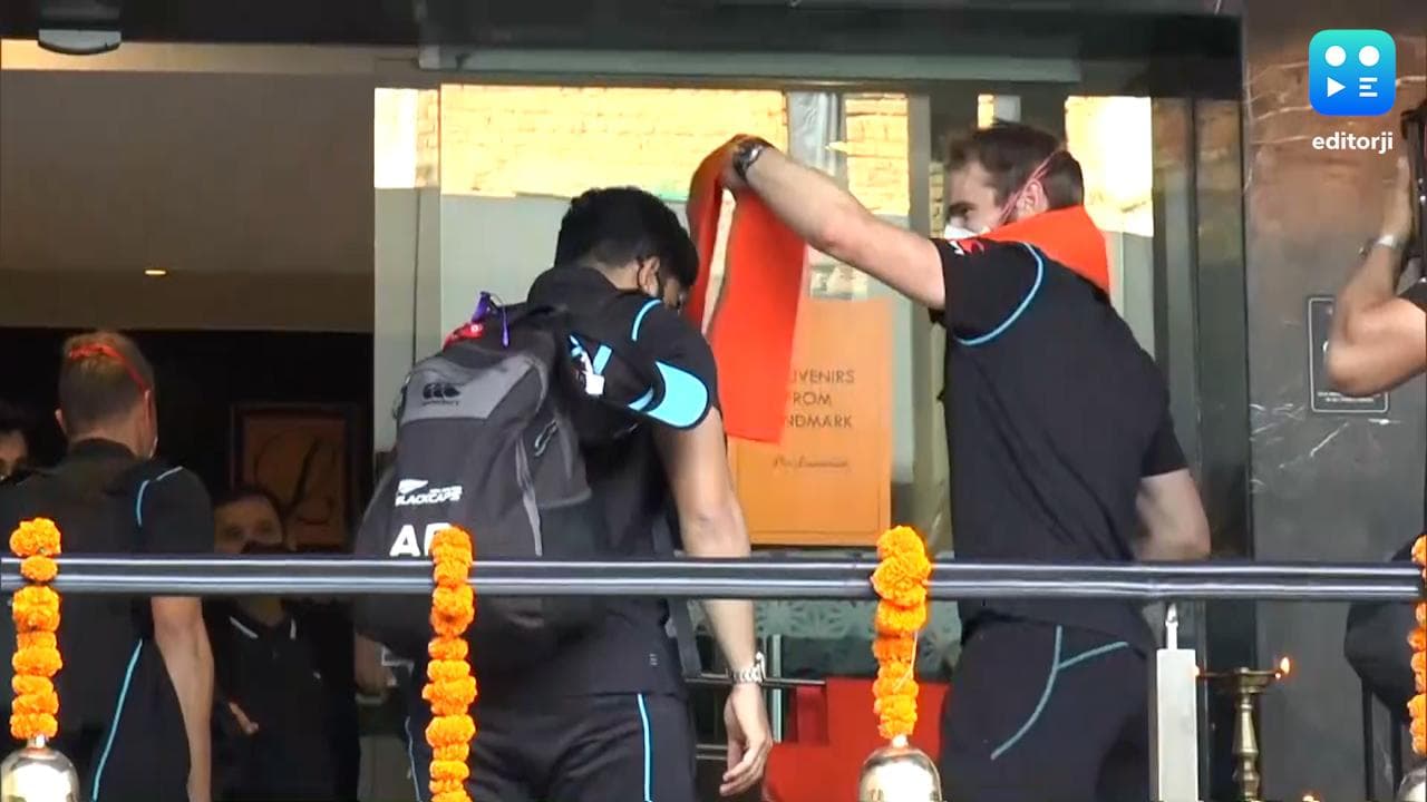 Ind Vs NZ: गले में भगवा गमछा, होटल में घंटी के साथ रामभजन, कानपुर में Team India का अनोखा स्वागत