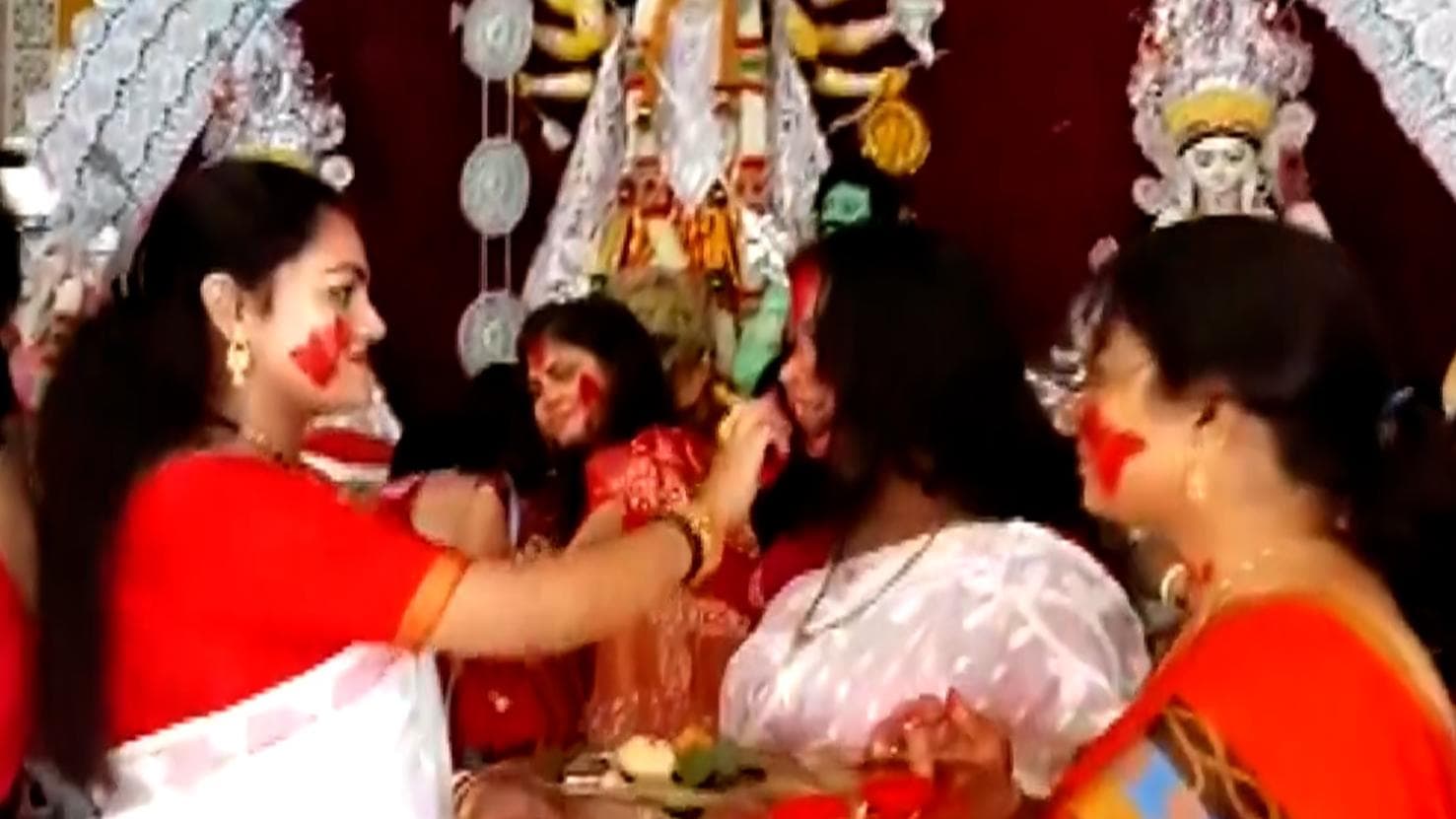 Bijoya Doshomi: দেশবাসীকে বিজয়ার শুভেচ্ছা জানালেন প্রধানমন্ত্রী, মুখ্যমন্ত্রী