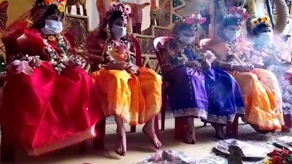 Shobhabazar Kumari puja: এবার ৯০-এ পা শোভাবাজার বটতলা সর্বজনীনের, প্রথা মেনেই সকালে হল কুমারী পুজো