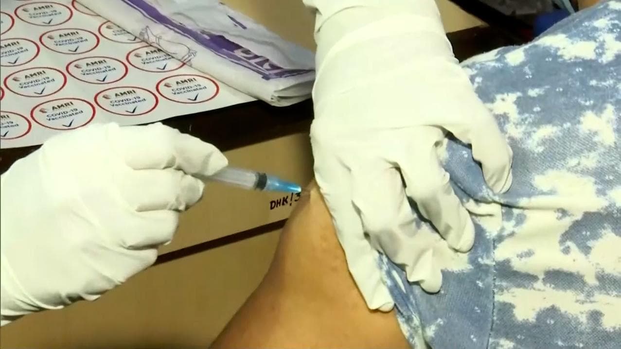 Booster Dose: আজ থেকেই সারা দেশে শুরু করোনার বুস্টার ডোজ দেওয়া